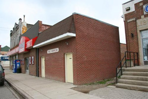Carberry Public Washroom, Historic Resources Branch, Manitoba Culture Heritage and Tourism / Toilettes publiques de Carberry, Direction des resources historiques, tourism et patrimoine du gouvernement du Manitoba